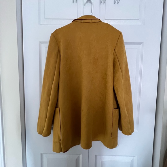 Blazer - Picture 2 of 2